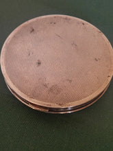Charger l&#39;image dans la galerie, Boîte à poudrer miroir , en argent massif 0.800 . Début XXÈME probablement Suisse
