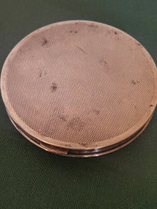 Boîte à poudrer miroir , en argent massif 0.800 . Début XXÈME probablement Suisse