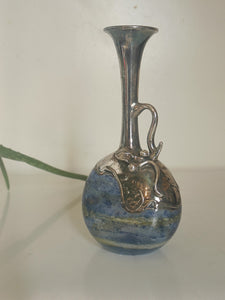 Vase en verre soufflé irisé, et argent apposé. Milieu XXÈME