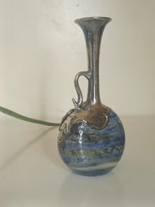 Vase en verre soufflé irisé, et argent apposé. Milieu XXÈME