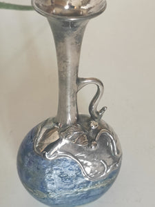 Vase en verre soufflé irisé, et argent apposé. Milieu XXÈME