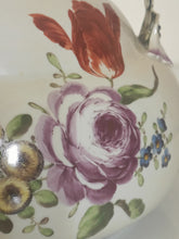 Charger l&#39;image dans la galerie, Ludwigsburg rare et exceptionnelle bouilloire en porcelaine XVIIIE peinte à la main

