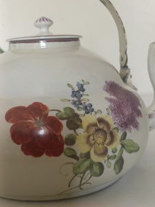 Ludwigsburg rare et exceptionnelle bouilloire en porcelaine XVIIIE peinte à la main