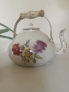 Ludwigsburg rare et exceptionnelle bouilloire en porcelaine XVIIIE peinte à la main