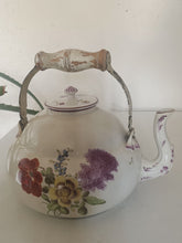 Charger l&#39;image dans la galerie, Ludwigsburg rare et exceptionnelle bouilloire en porcelaine XVIIIE peinte à la main
