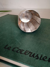 Charger l&#39;image dans la galerie, Jacta Georges orfèvre à Paris fin XIXÈME début XXÈME gobelet en argent massif premier titre. Période Art Déco
