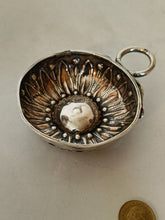 Charger l&#39;image dans la galerie, Tastevin argent Minerve premier titre orfèvre Marc Parrod à Dijon actif de 1903-1944
