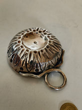 Charger l&#39;image dans la galerie, Tastevin argent Minerve premier titre orfèvre Marc Parrod à Dijon actif de 1903-1944

