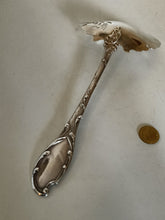 Charger l&#39;image dans la galerie, Ravinet D&#39;enfert rare cuillère à fraises en argent massif premier titre ! Guillochée et ajourée.
