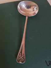 Charger l&#39;image dans la galerie, Coquille Louis XIV cuillère à sauce en argent massif Français. Début XXÈME
