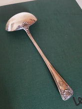 Charger l&#39;image dans la galerie, Coquille Louis XIV cuillère à sauce en argent massif Français. Début XXÈME
