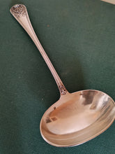 Charger l&#39;image dans la galerie, Coquille Louis XIV cuillère à sauce en argent massif Français. Début XXÈME
