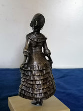 Charger l&#39;image dans la galerie, Bronze chryséléphantine femme en robe, avec socle en marbre. 
