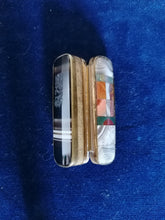 Charger l&#39;image dans la galerie, Boîte à tabac à priser Agathe et marqueterie de pierre semi précieuse. Probablement vers 1930
