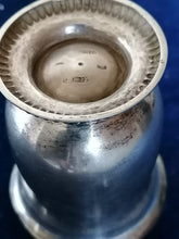 Charger l&#39;image dans la galerie, Vieux lausanne Orfèvre lecomte XIXème gobelet en argent massif, intérieur doré. Parfait état et sans monogramme. 
