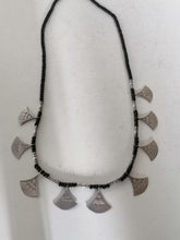 Charger l&#39;image dans la galerie, Collier argent et perle touareg 
