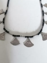 Charger l&#39;image dans la galerie, Collier argent et perle touareg 
