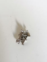 Charger l&#39;image dans la galerie, Tout petit tireur à l&#39;arc en argent massif et marcassite
