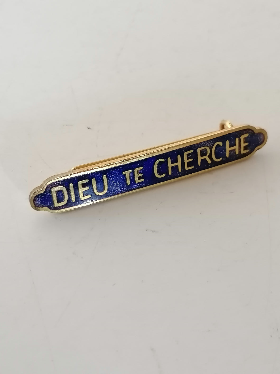 Broche émail doré 