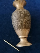 Charger l&#39;image dans la galerie, Vase en argent perse, poinçons à identifier..

Travail début XXème 
