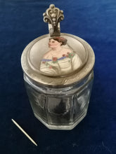 Charger l&#39;image dans la galerie, Belle chope à bière en étain, verre et médaillon porcelaine peinte décors femme
