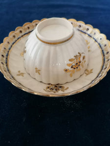 Caughley porcelaine Anglaise XVIIIème, bol à thé et sous coupe, décors bleuet