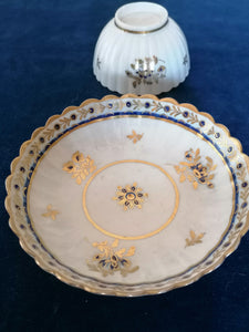 Caughley porcelaine Anglaise XVIIIème, bol à thé et sous coupe, décors bleuet