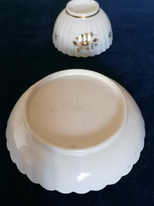 Caughley porcelaine Anglaise XVIIIème, bol à thé et sous coupe, décors bleuet