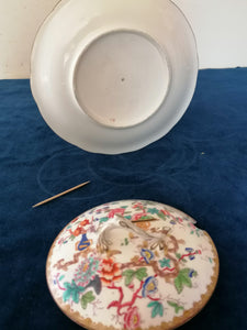 Saucière en porcelaine peinte   probablement Minton de Sarreguemines parfait état, fin XIXe