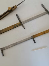 Charger l&#39;image dans la galerie, Ancien outils de mesure fait main laiton et acier
