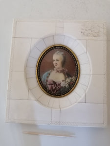 Marquise de Pompadour miniature peinte à la main et signé