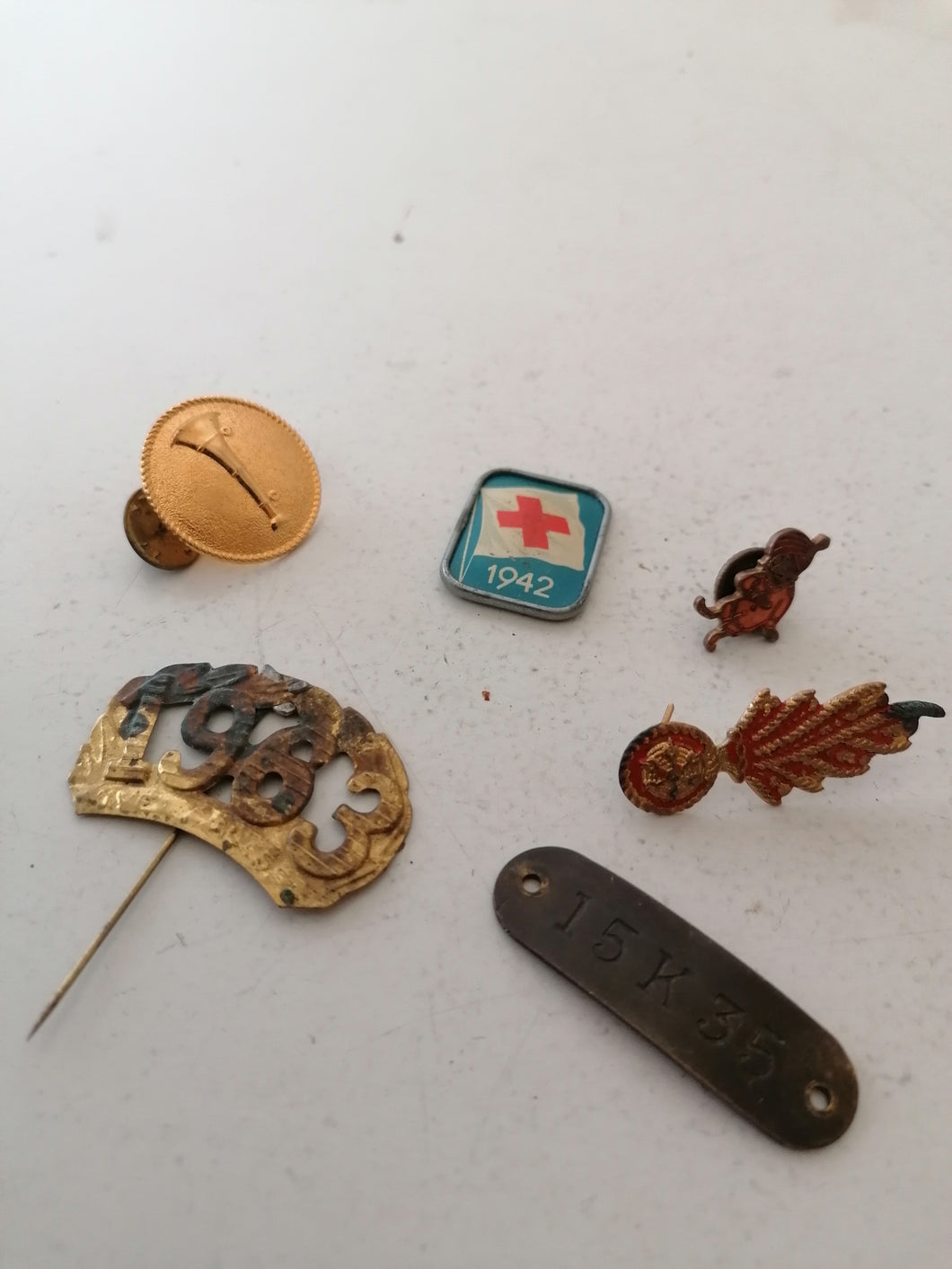 Lot insigne militaire, broche, plaque ect. 6 pièces anciennes. 