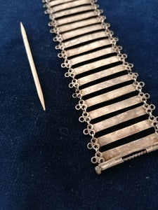 Bracelet argenté probablement indien milieux XXème