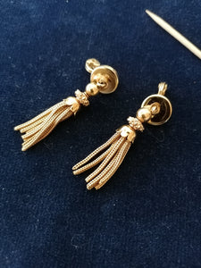 Monet paire de clip d'oreille vintage doré de belle qualité