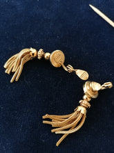 Charger l&#39;image dans la galerie, Monet paire de clip d&#39;oreille vintage doré de belle qualité
