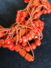 Charger l&#39;image dans la galerie, Collier perles de verres rouge ethno 
