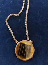 Charger l&#39;image dans la galerie, Collier avec pendentif cellule photovoltaique vintage
