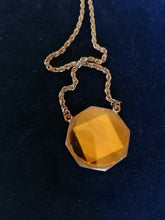 Charger l&#39;image dans la galerie, Collier avec pendentif cellule photovoltaique vintage
