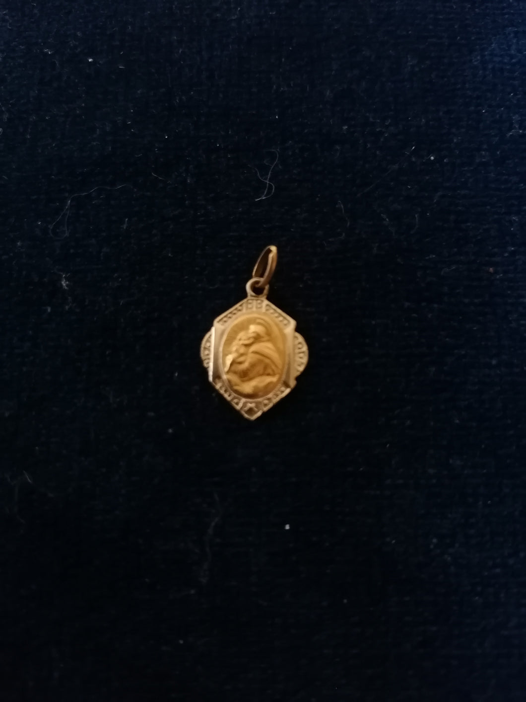 St Antoine de Padoue pendentif en or
