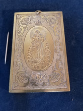 Charger l&#39;image dans la galerie, Plaque en bronze gravée, Sainte Vierge fin XIXe 
