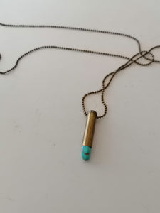 Collier avec pendentif en laiton, pierre turquoise