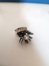 Charger l&#39;image dans la galerie, David San Miguel créateur Mexique, bague moderniste en argent massif avec perles d&#39;eau douce
