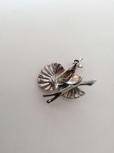 Charger l&#39;image dans la galerie, Broche paon en argent émailée

