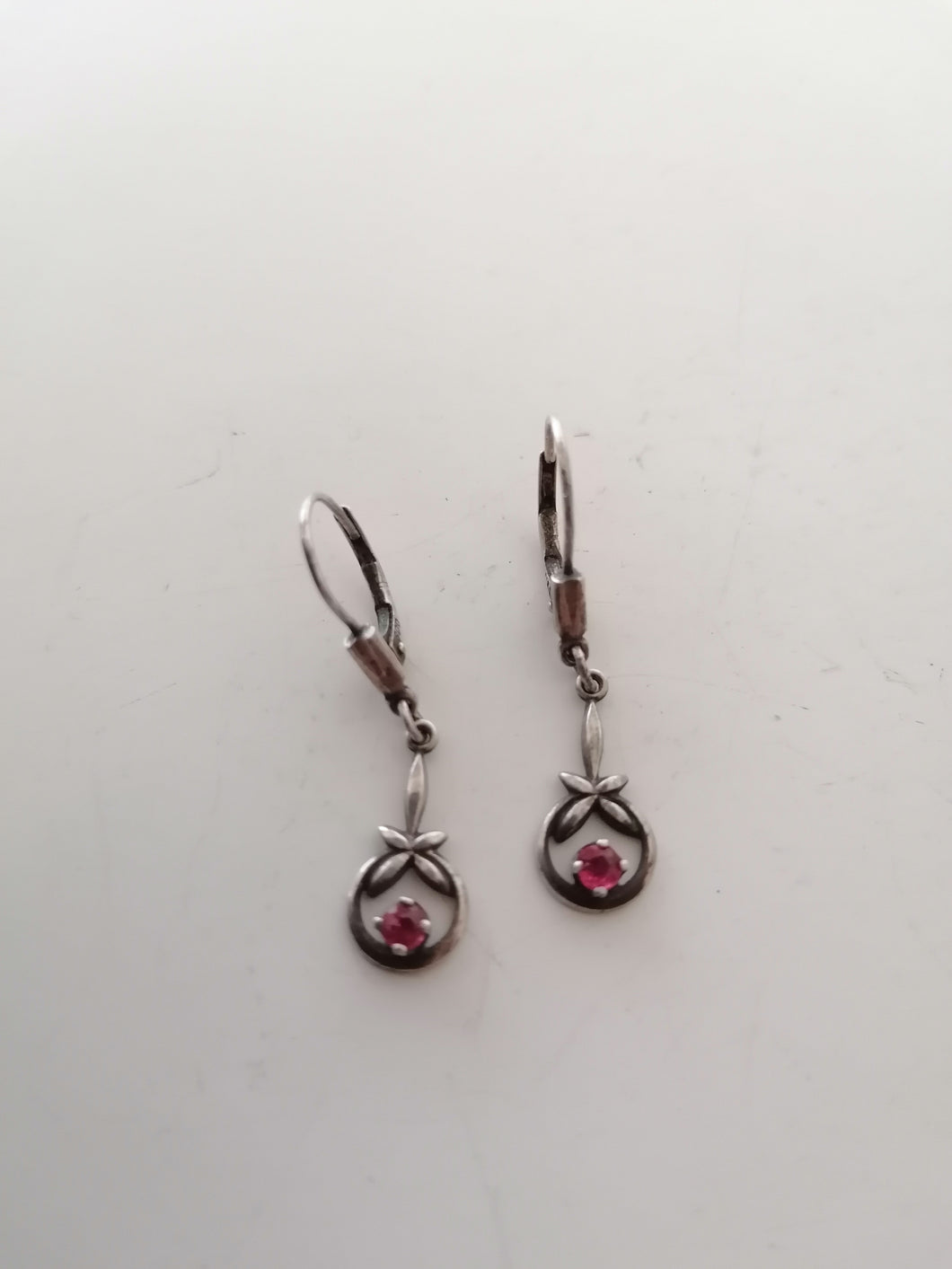 Paire de boucle d'oreille en argent massif, avec cristal taillé