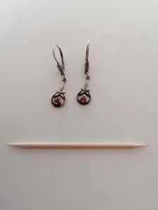 Paire de boucle d'oreille en argent massif, avec cristal taillé