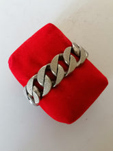 Charger l&#39;image dans la galerie, Bracelet gourmette grosse maille lourde,  taille un peu petit. Poinçons orientale, Egypt ouTunisie.
