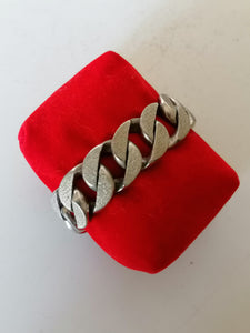 Bracelet gourmette grosse maille lourde,  taille un peu petit. Poinçons orientale, Egypt ouTunisie.