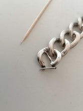Charger l&#39;image dans la galerie, Bracelet gourmette argent massif, début XXème. maille pleine
