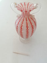 Charger l&#39;image dans la galerie, Petit vase en verre soufflé de murano, XXème
