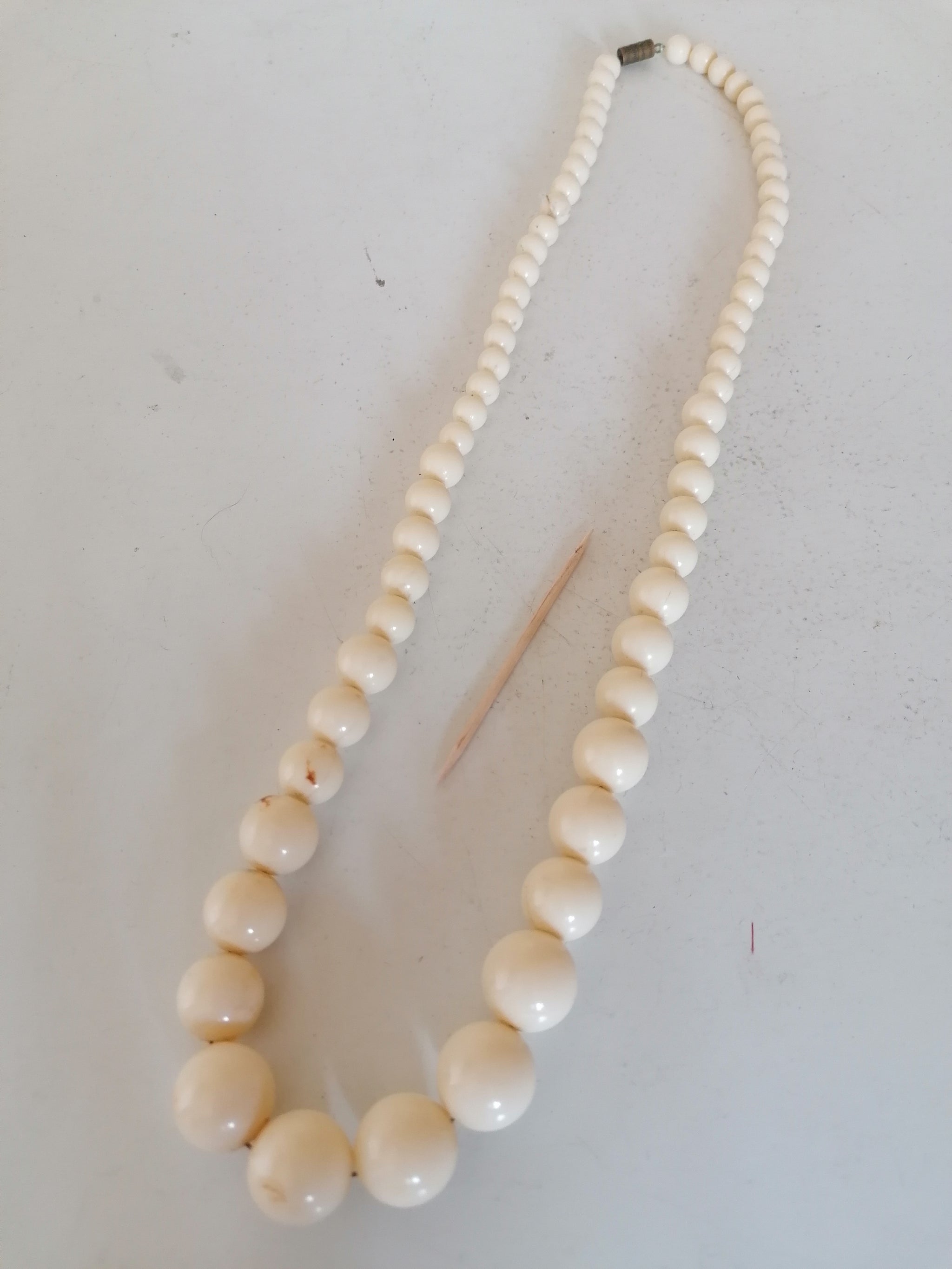 Collier Vintage Années 70 - Perles Argentées En Plastique - Neuf (ancien Stock)